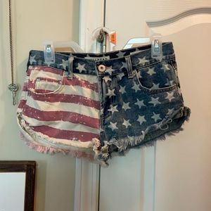 Bullhead Denim Co Slouchy Short Size 3 USA